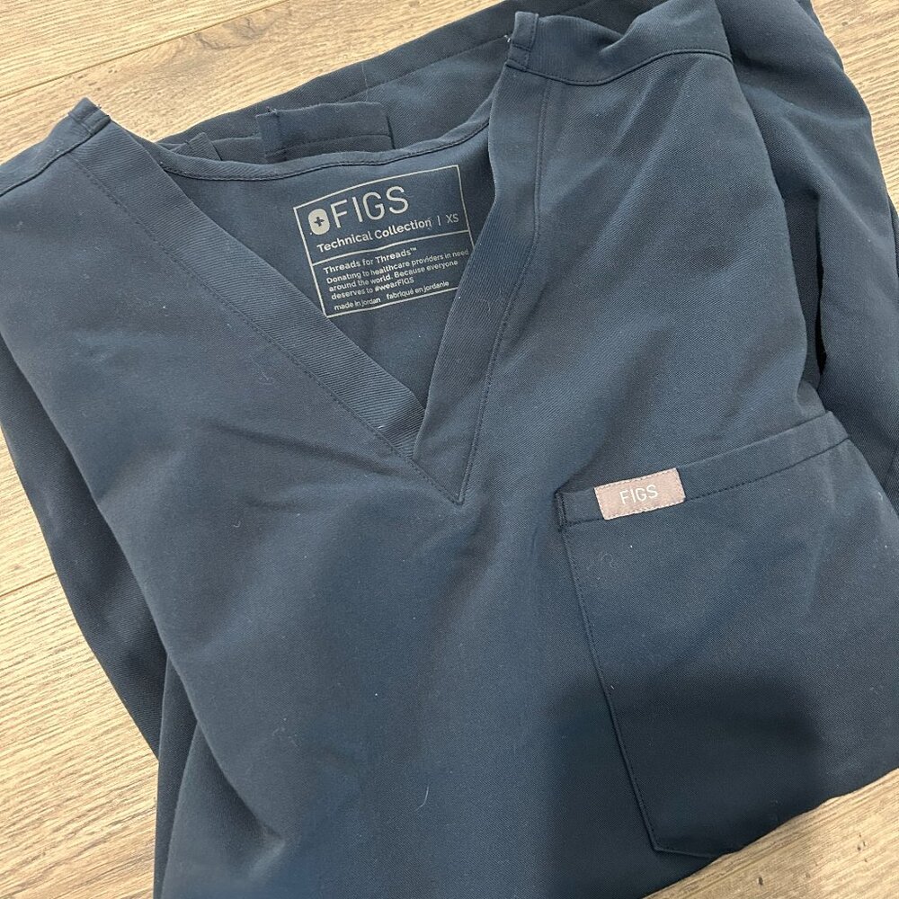 FIGS v neck scrub top